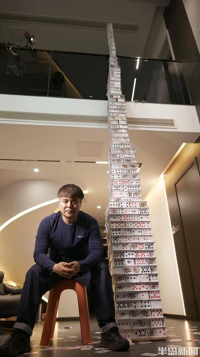 ”在青连续刷新四项有关堆叠的吉尼斯世界纪录瓦力棋牌游戏极限之上再叠一层！“纸牌建筑师(图3)