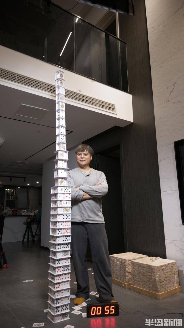 ”在青连续刷新四项有关堆叠的吉尼斯世界纪录瓦力棋牌游戏极限之上再叠一层！“纸牌建筑师(图4)