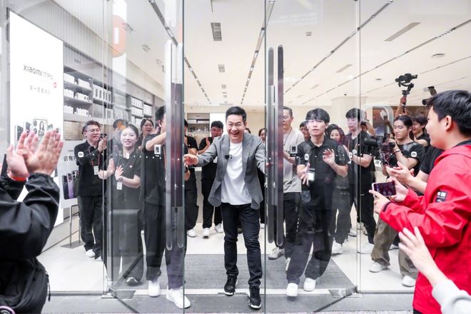 a 研发机器人项目；国内发布「脑机接口标准」 极客早知道瓦力棋牌游戏小米17开售5分钟破国产机销售纪录；Met(图5)