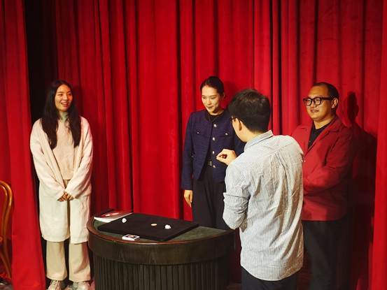 划”社交魔术课程温情结课魔术助力青年自信发展瓦力棋牌深圳市妇儿大厦“引力共生crush计(图2)